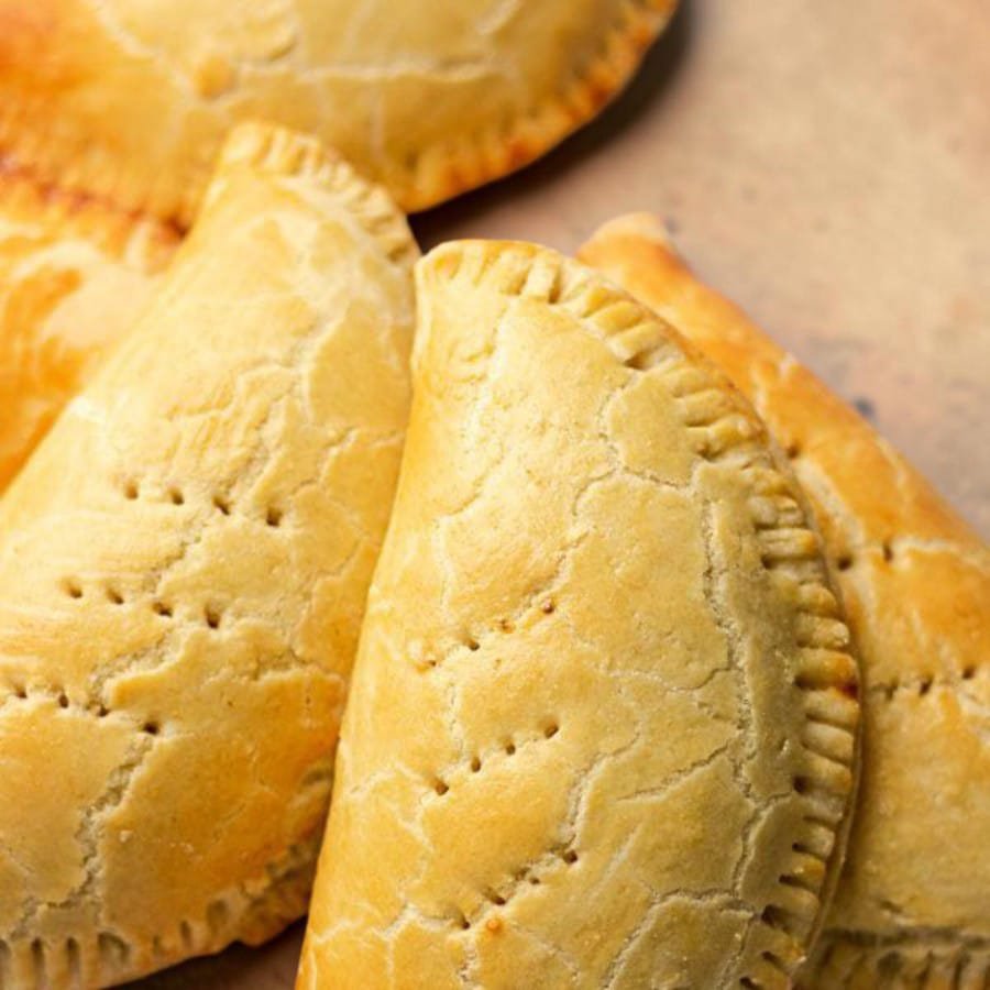 DERA'S NUTS AND CHINCHIN GLOBAL VENTURES Meat Pie